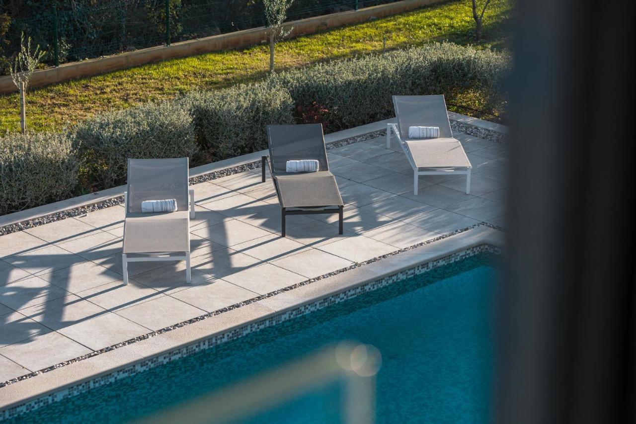 Martincic Residence - 5 Stars Luxury With Pool Heating On 4000M2 Rakalj المظهر الخارجي الصورة